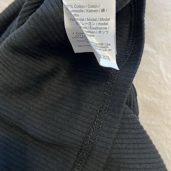 Sale! Classic JCrew elevated essentials T-shirt - Picture 6 of 6